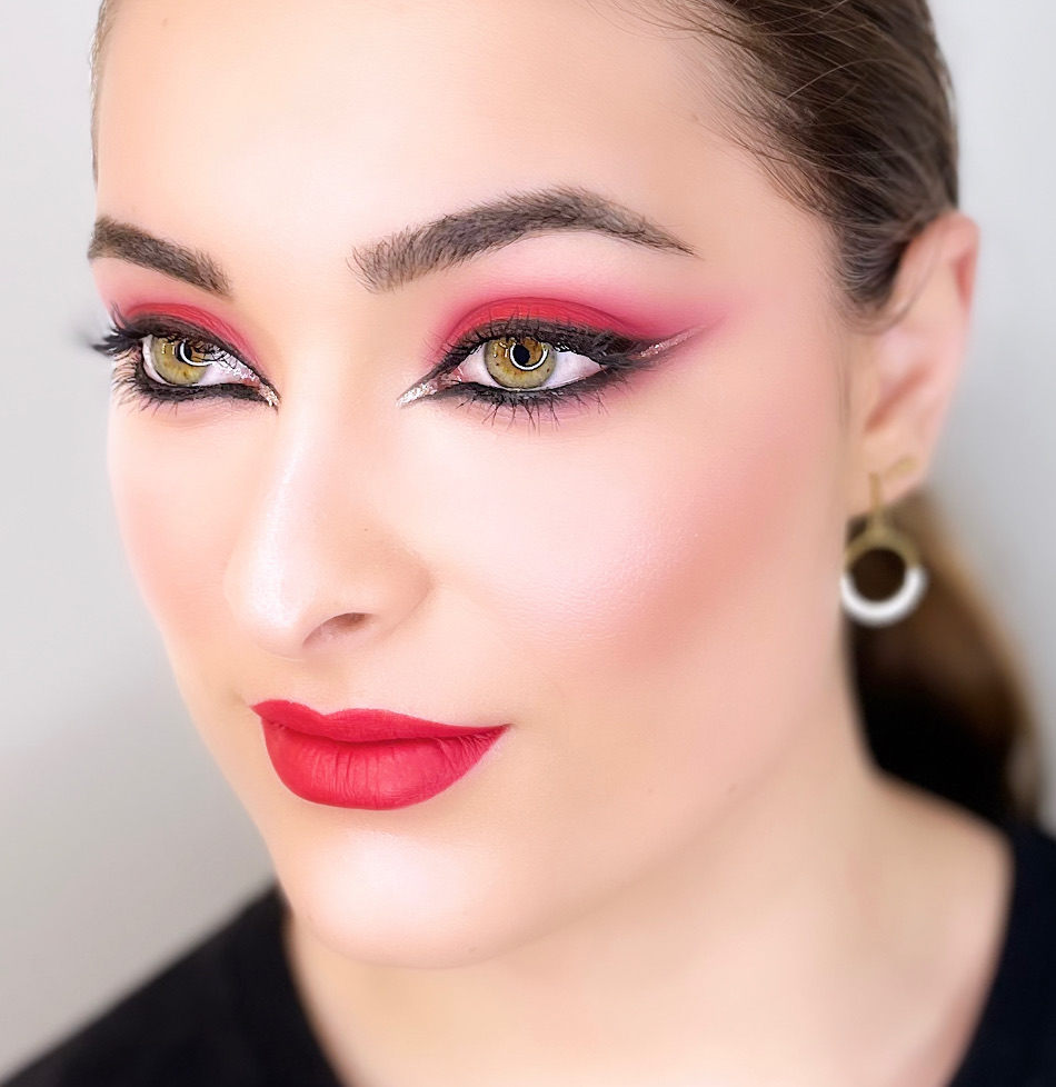 Trabajo de maquillaje de Paco Navarro · Rosa y rojo
